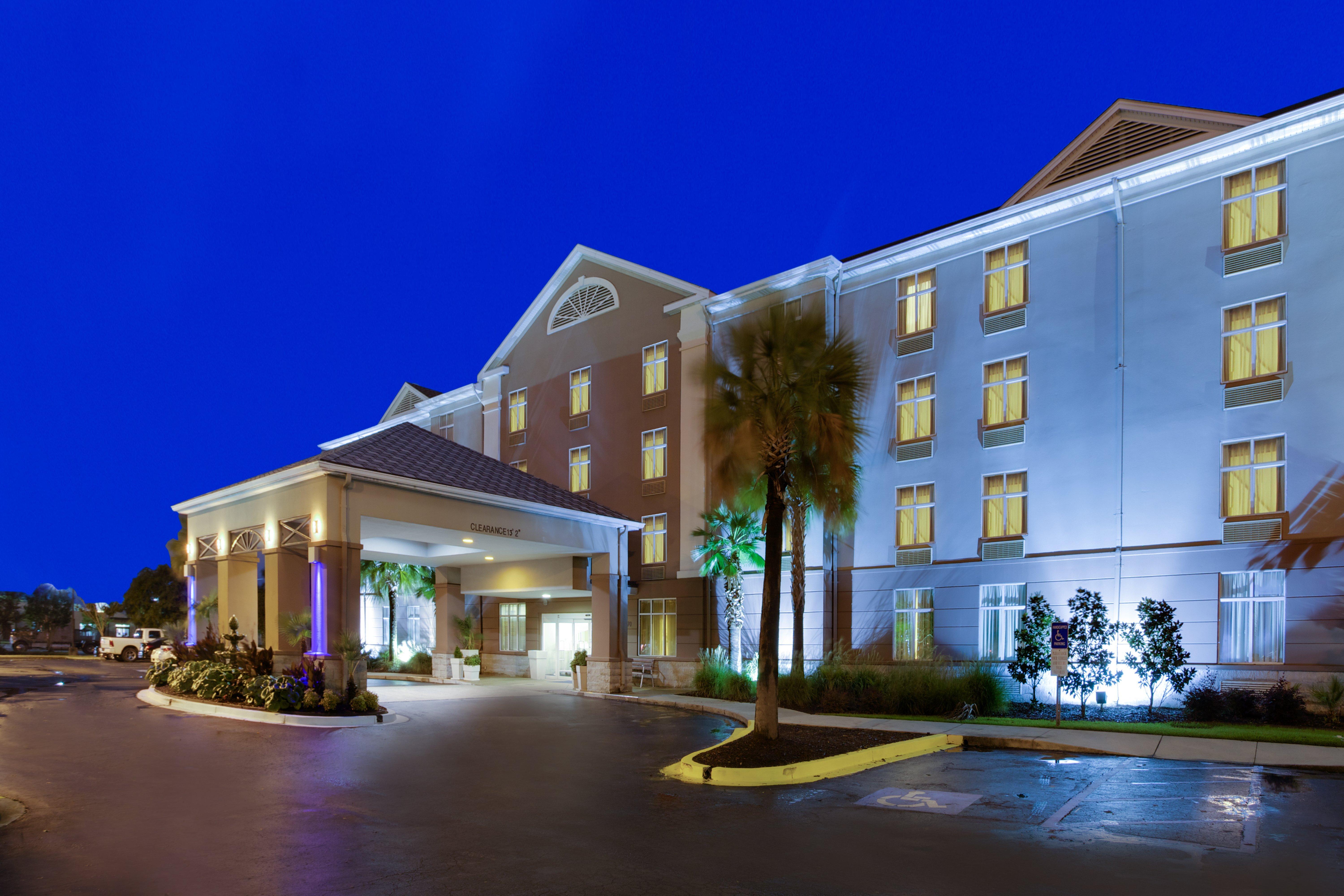 Holiday Inn Express Hotel & Suites Charleston-Ashley Phosphate By Ihg North Charleston Exterior photo