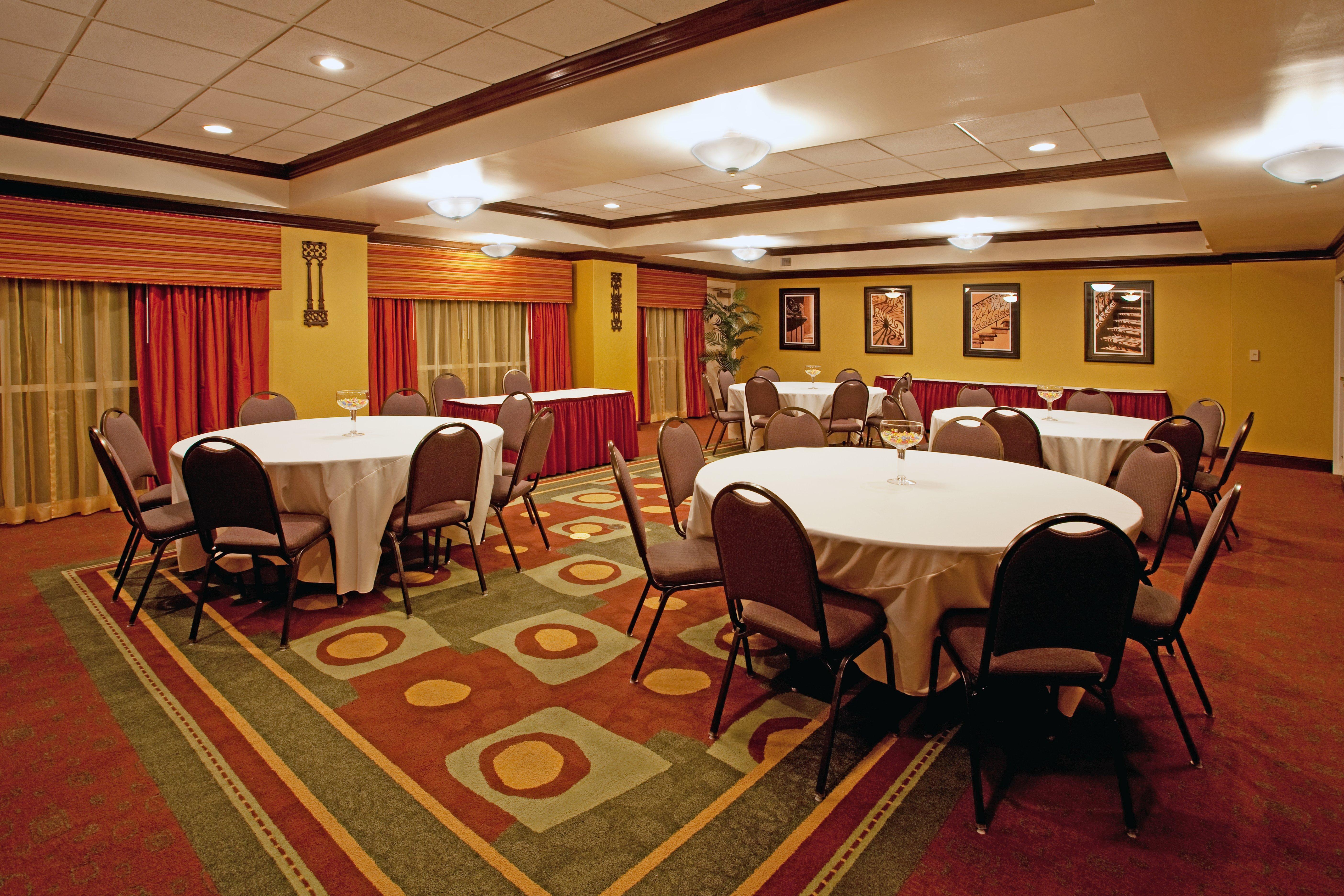 Holiday Inn Express Hotel & Suites Charleston-Ashley Phosphate By Ihg North Charleston Exterior photo